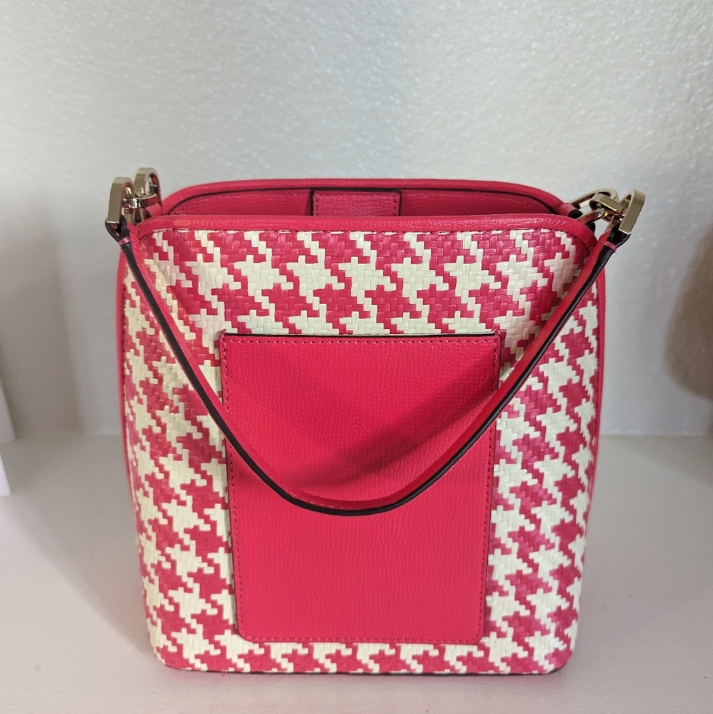 Darcy Red classic